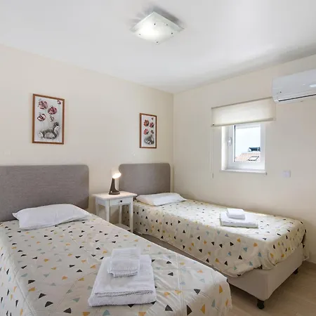 Numar A E Apartment *